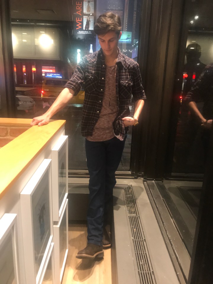 EC7AA8EF-5B44-4388-8188-25A198272E05